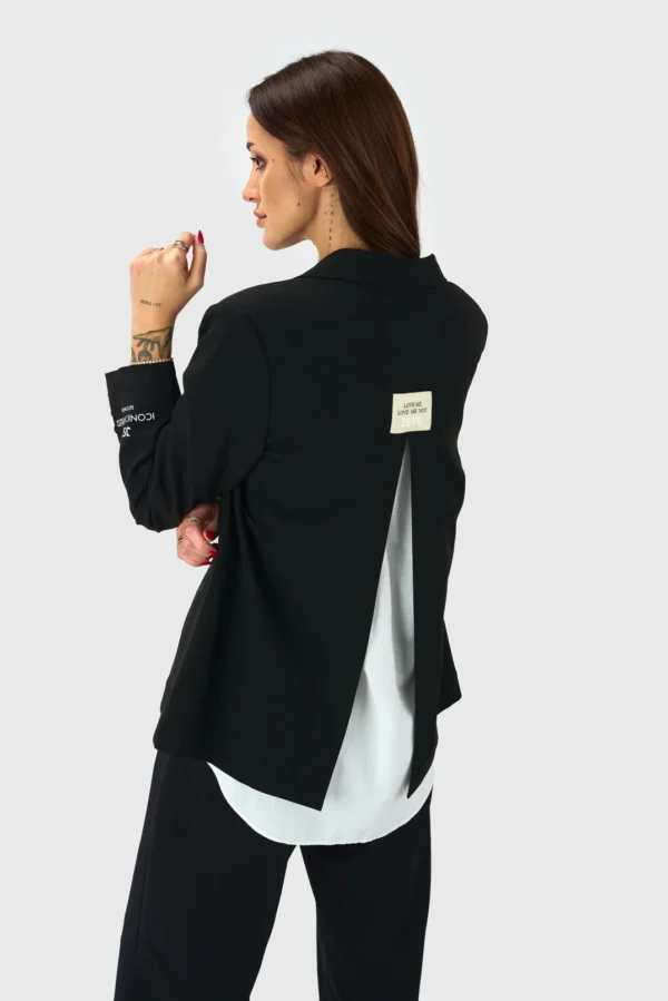 IKONIČEN BLAZER JSTR Z IZREZOM NA HRBTNI STRANI