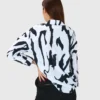 BLUZA Z VZORCI IN DVA SREBRNA GUMBA SERIJE PV - Image 5