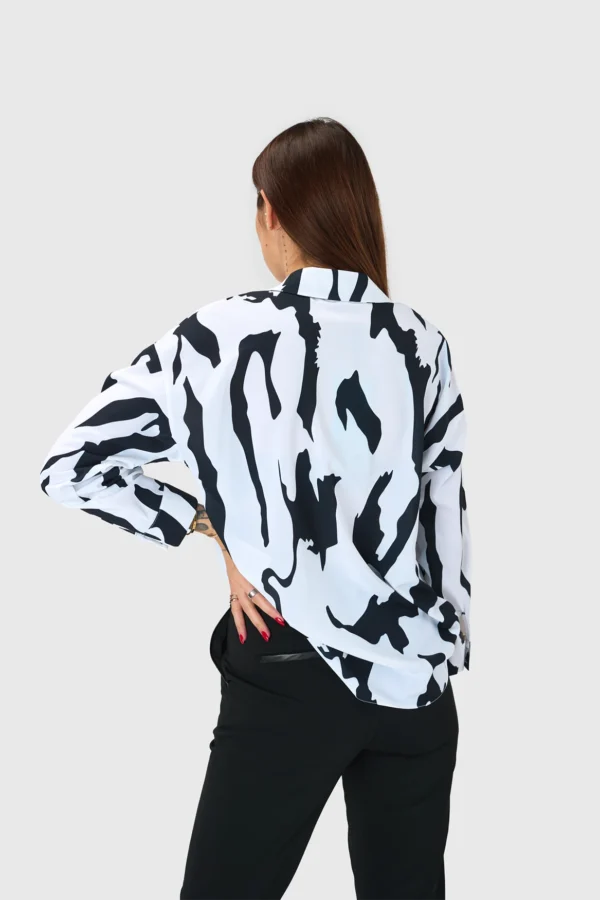 BLUZA Z VZORCI IN DVA SREBRNA GUMBA SERIJE PV - Image 5