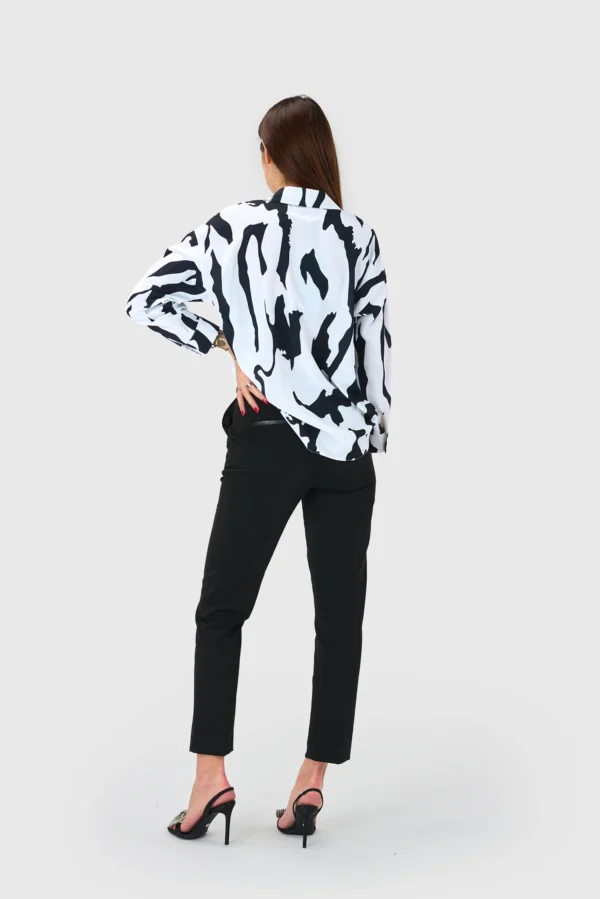 BLUZA Z VZORCI IN DVA SREBRNA GUMBA SERIJE PV - Image 6